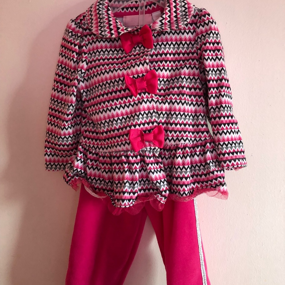 Baby girl 2 pc set from Macy’s 12months